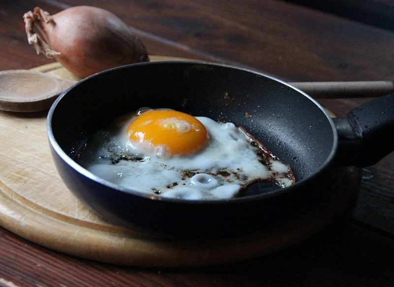 Huevo frito: cómo hacerlo con puntilla y que no se te queme