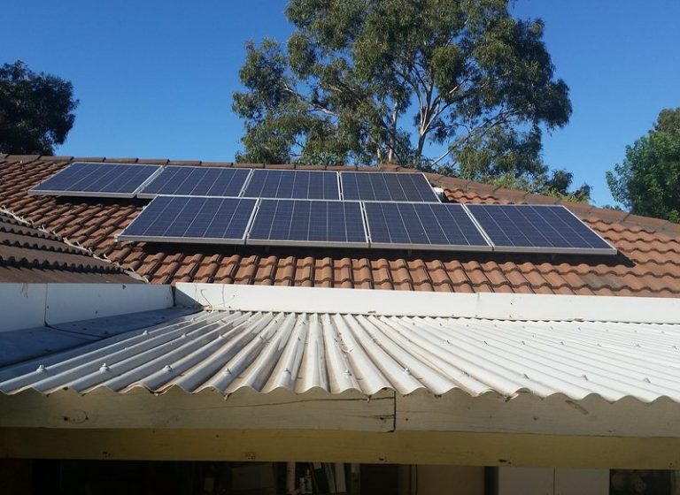 Mantenimiento de Paneles Solares: Clave para Mantener la Capacidad de Generación