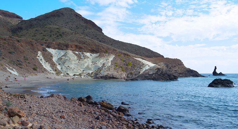 Descubre Almería: fascinantes secretos y maravillas que transformarán tu visión de esta ‘joya’ mediterránea