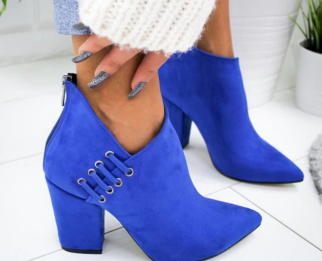 botines en azul