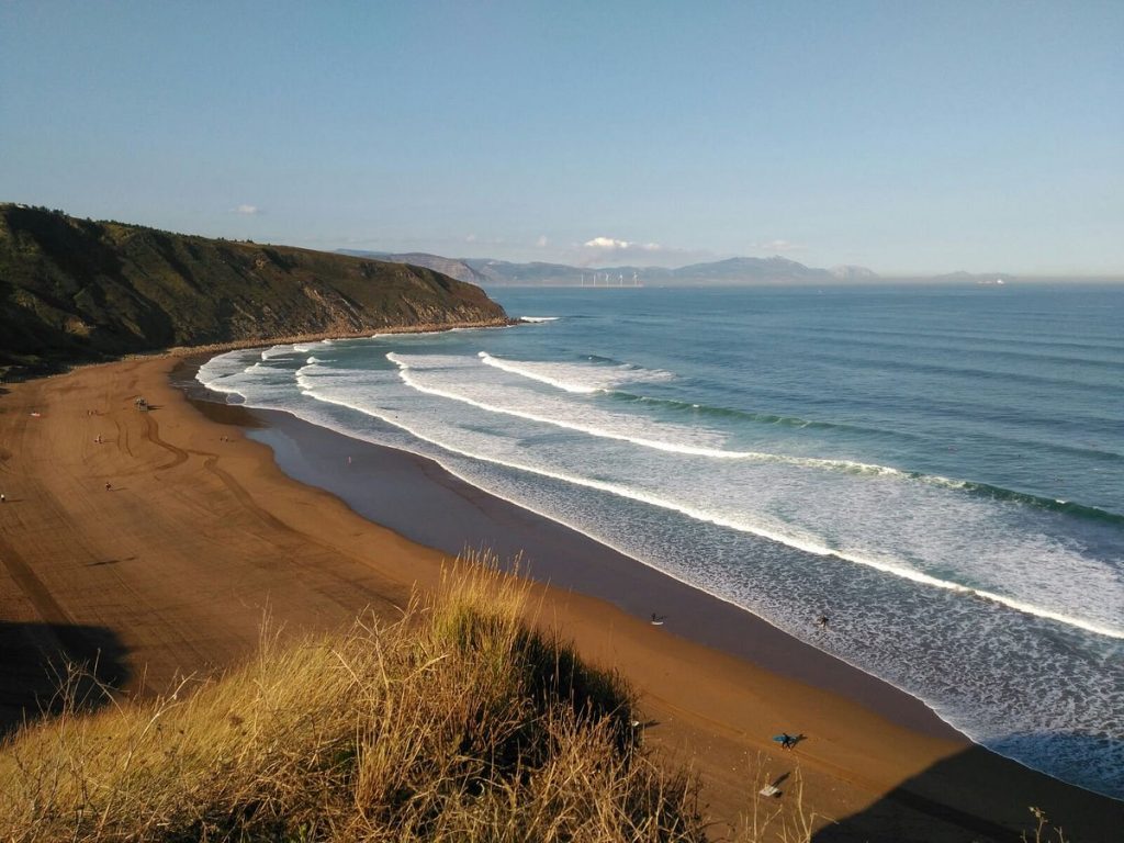 Sopelana,  playa ideal para el surf Bolbao