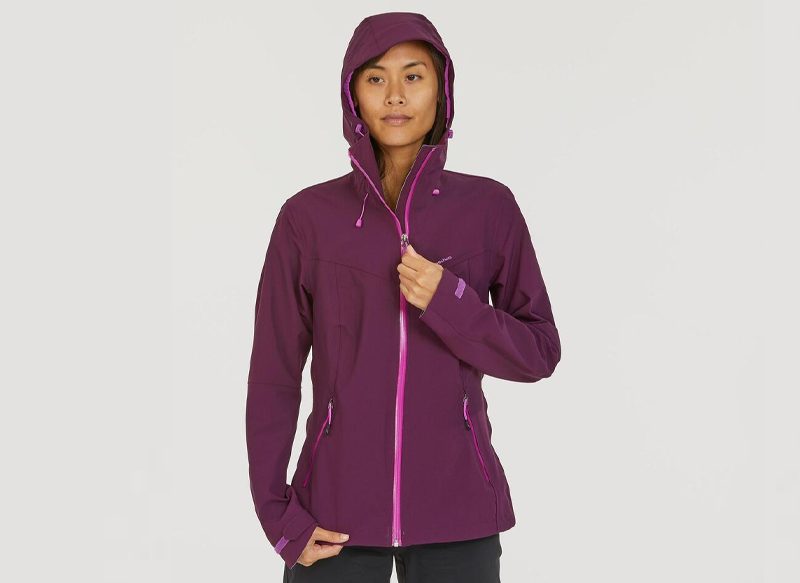 CHAQUETA IMPERMEABLE DE MUJER QUECHUA MH500 DE DECATHLON