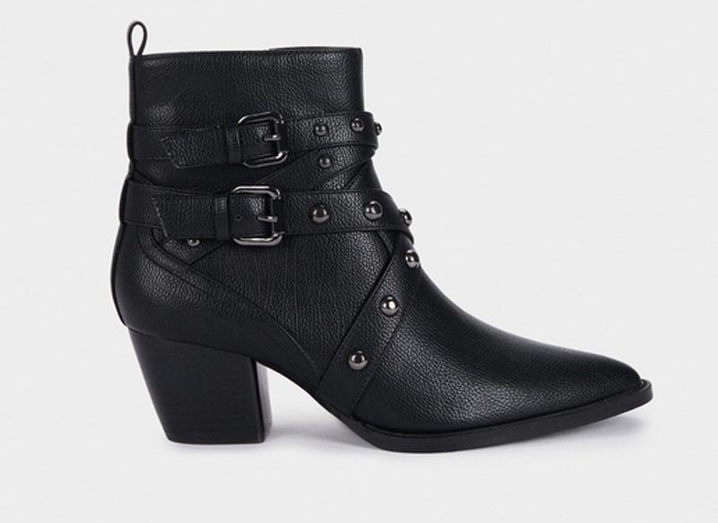 BOTINES DE TACÓN CON TACHAS Y HEBILLAS DE PARFOIS