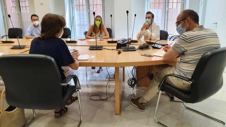 PSOE-M aconseja a Almeida «que no tenga tanta prisa en ponerse la camiseta de Vox»