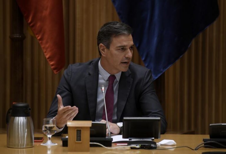 Sánchez acusa a Casado de «insumisión inconstitucional»