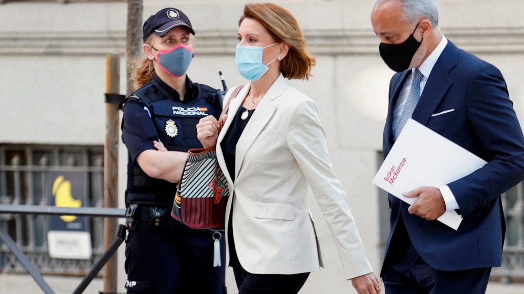 Una vía judicial contra la parálisis del SESCAM de Cospedal y García-Page 1 Moncloa Dolores de Cospedal, siendo presidenta de la Junta de Castilla-La Mancha, decidió paralizar la carrera del SESCAM. Desde entonces, García-Page no la ha reactivado.