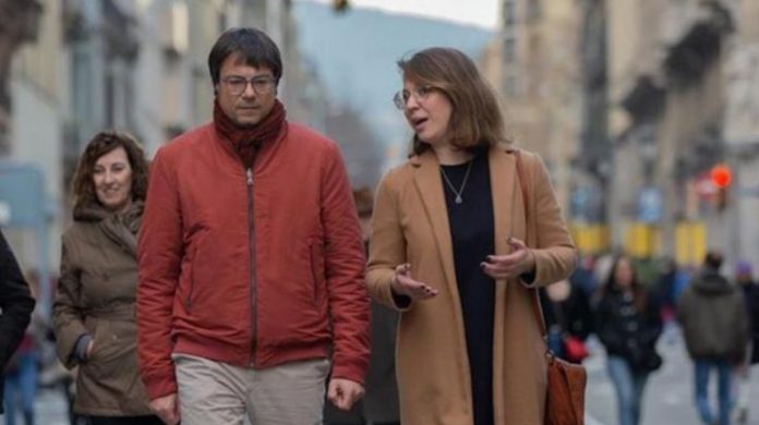 Xavier Matilla, el arquitecto jefe de Ada Colau, junto a su jefa, Janet Sanz