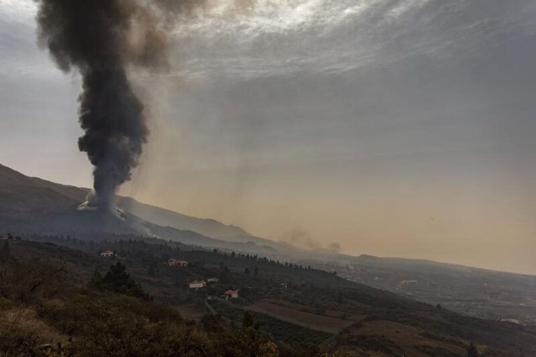 El volcán de Cumbre Vieja de La Palma emite 16.000 toneladas de dióxido de azufre