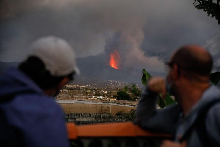 El alcalde de El Paso cifra en 26 millones de euros los daños del volcán en el municipio