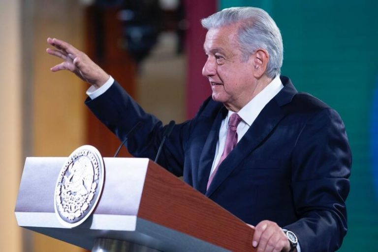 López Obrador defiende su reforma del sector eléctrico