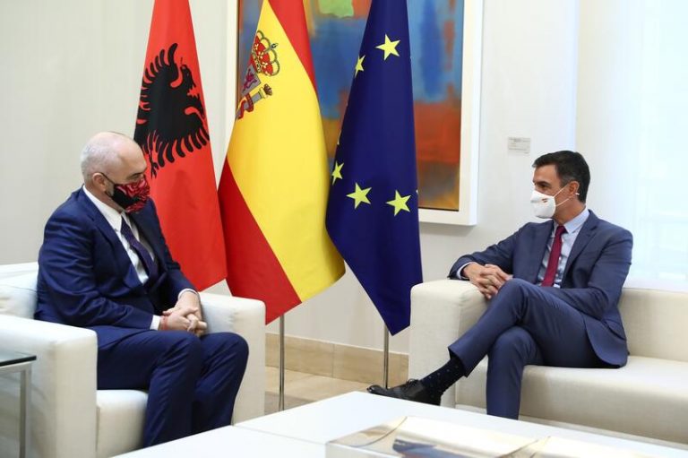 Sánchez reivindica ante el primer ministro de Albania la ampliación a los Balcanes