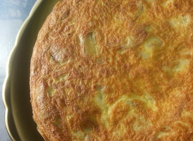 LA TORTILLA DE PATATAS, UN PLATO CLÁSICO DE LA GASTRONOMÍA ESPAÑOLA