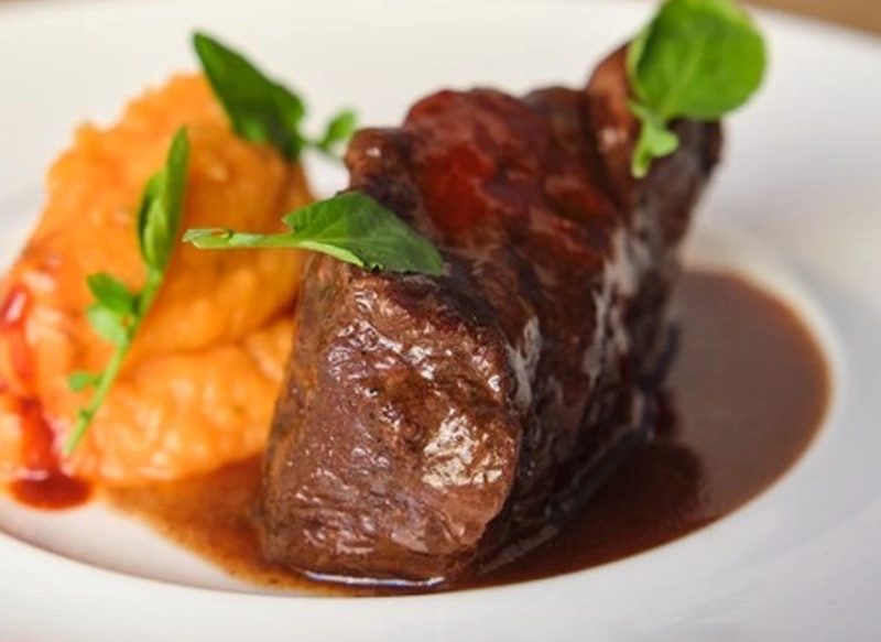 La receta más fácil para bordar unas carrilleras con una salsa gourmet