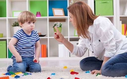 Consejos para que tus hijos siempre te hagan caso 3 Moncloa Enséñalo mostrándole como lo haces tú