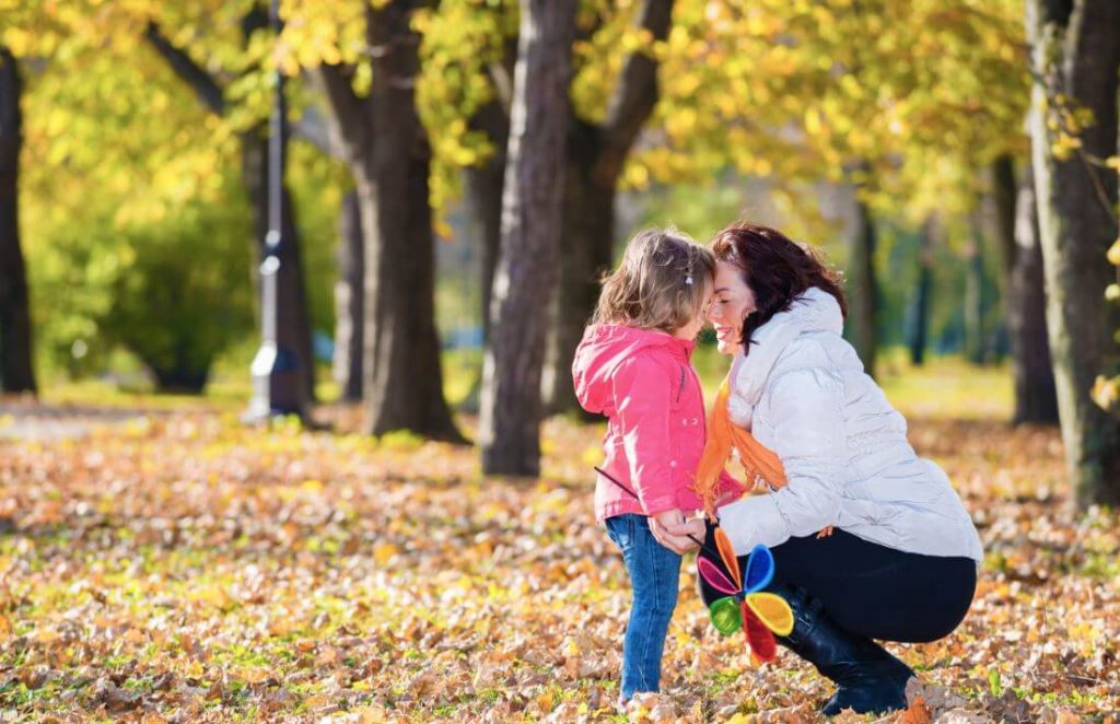 La instrucción realízala mirando al niño a sus ojos