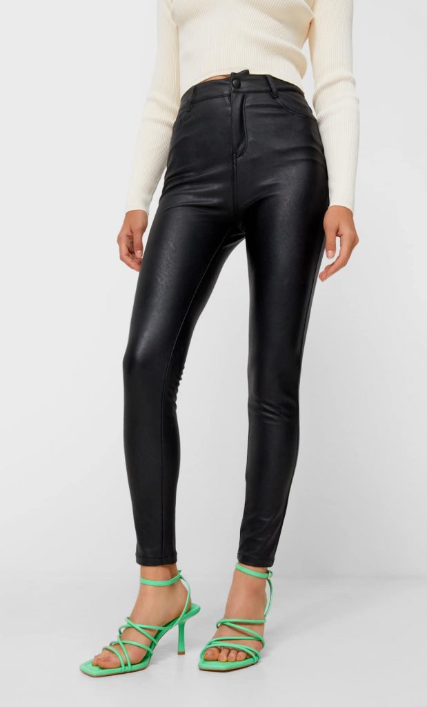 Pantalón Stradivarius high waist efecto piel