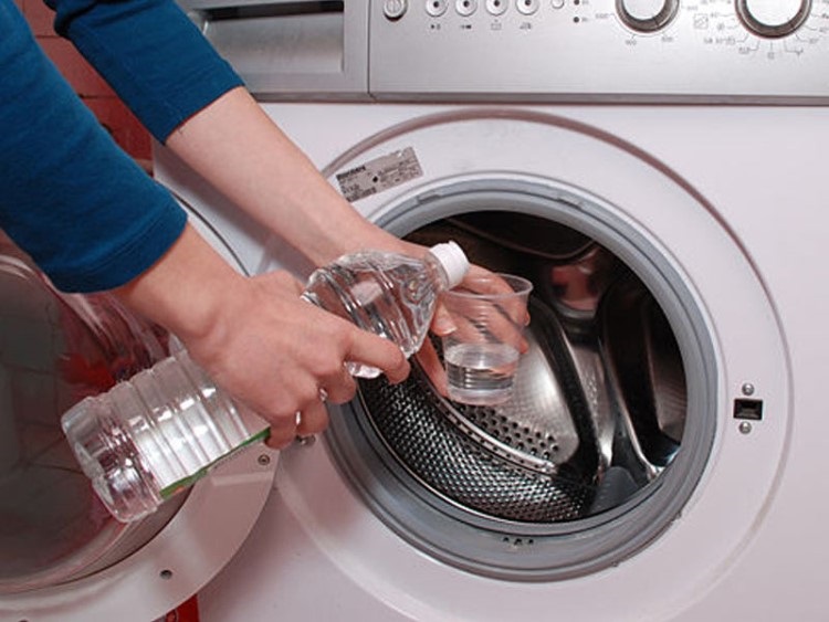Vinagre blanco para limpiar el tambor de tu lavadora