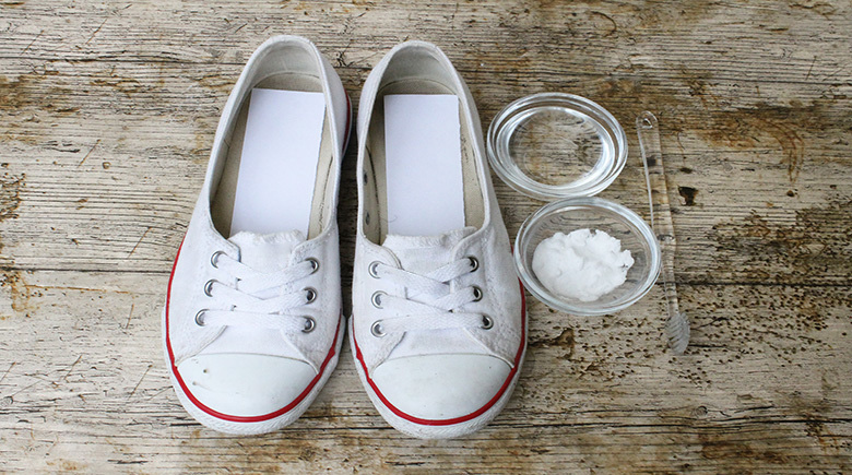 Cómo limpiar unas zapatillas blancas de tela 3 Moncloa Probemos con el bicarbonato