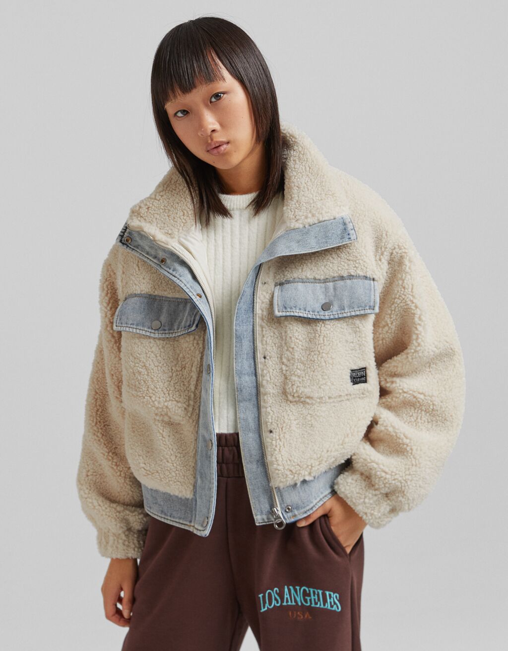 cazadora efecto borrego bershka