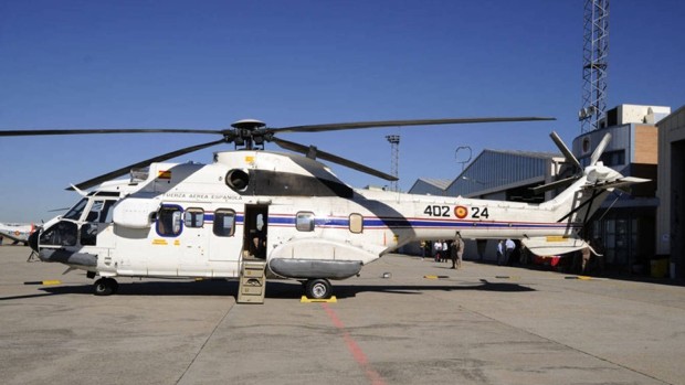 uno de los super puma del 402 escuadron estacionado en cuatro vientos U53832402282xOp Moncloa