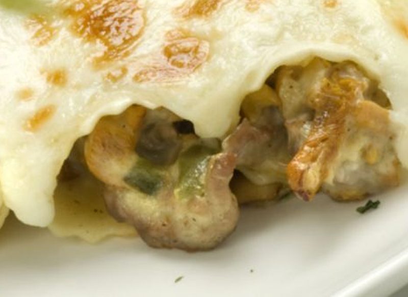 PASOS FINALES DE LA PREPARACIÓN DE LOS CANELONES DE CALABACÍN RELLENOS DE SETAS
