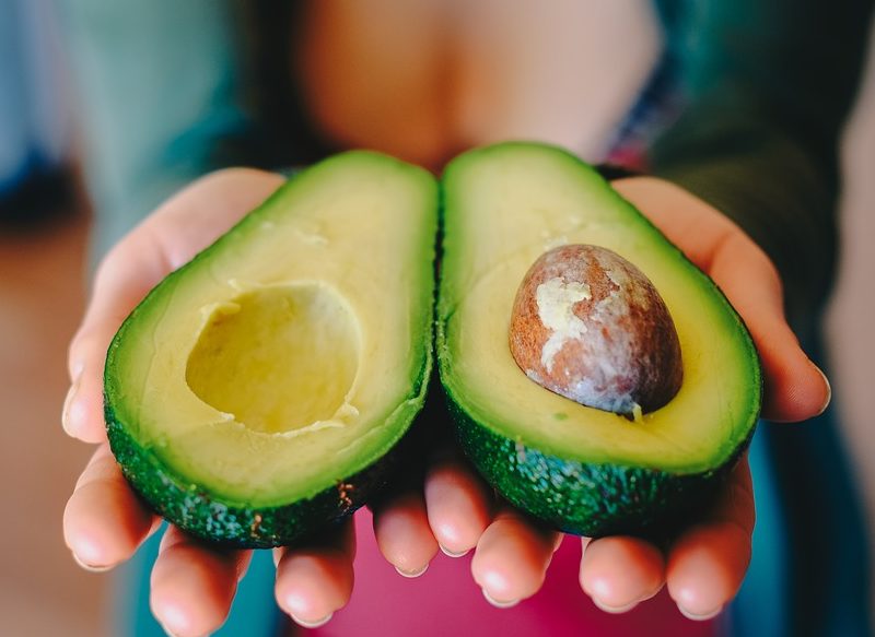 CONSUME AGUACATES DE MANERA MODERADA