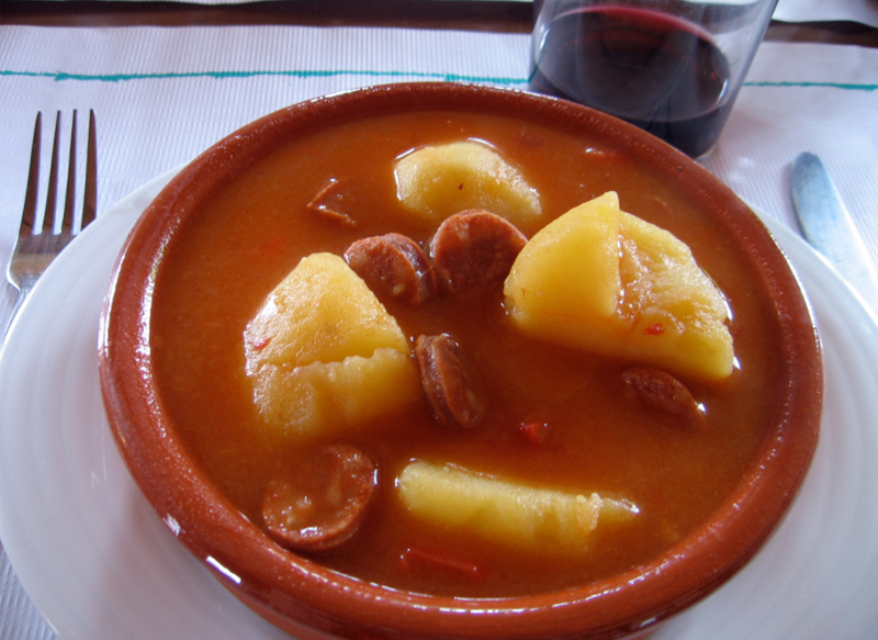 CÓMO HACER PATATAS A LA RIOJANA