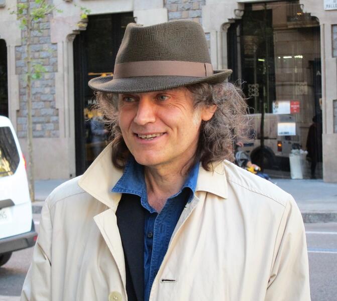 Javier Pérez Andújar gana el Premio Herralde con la novela ‘El año del Búfalo’