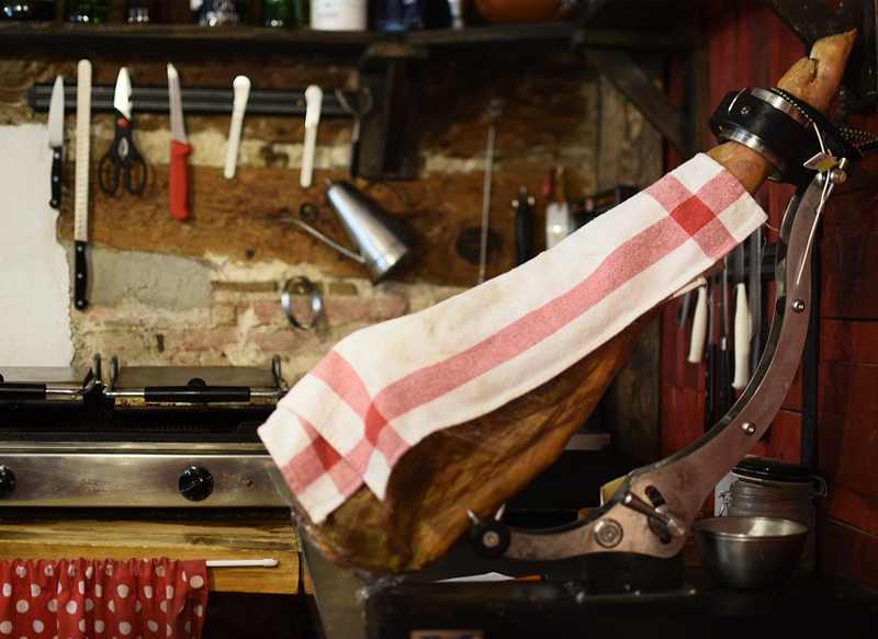 INFÓRMATE SOBRE LA ALIMENTACIÓN DEL ANIMAL AL ELEGIR EL JAMÓN IBÉRICO