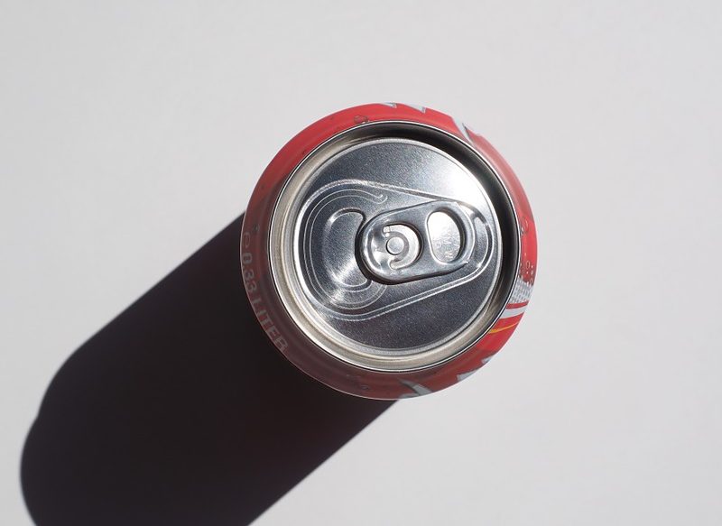 ¿POR QUÉ NO TIRAR LAS ANILLAS DE LAS LATAS?