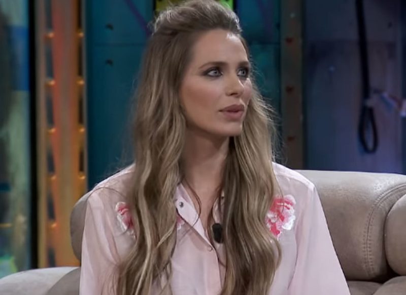 DIFERENTES LOOKS DE VANESA ROMERO