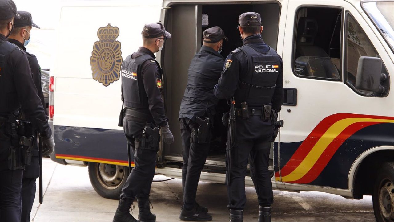 Varios policías nacionales.