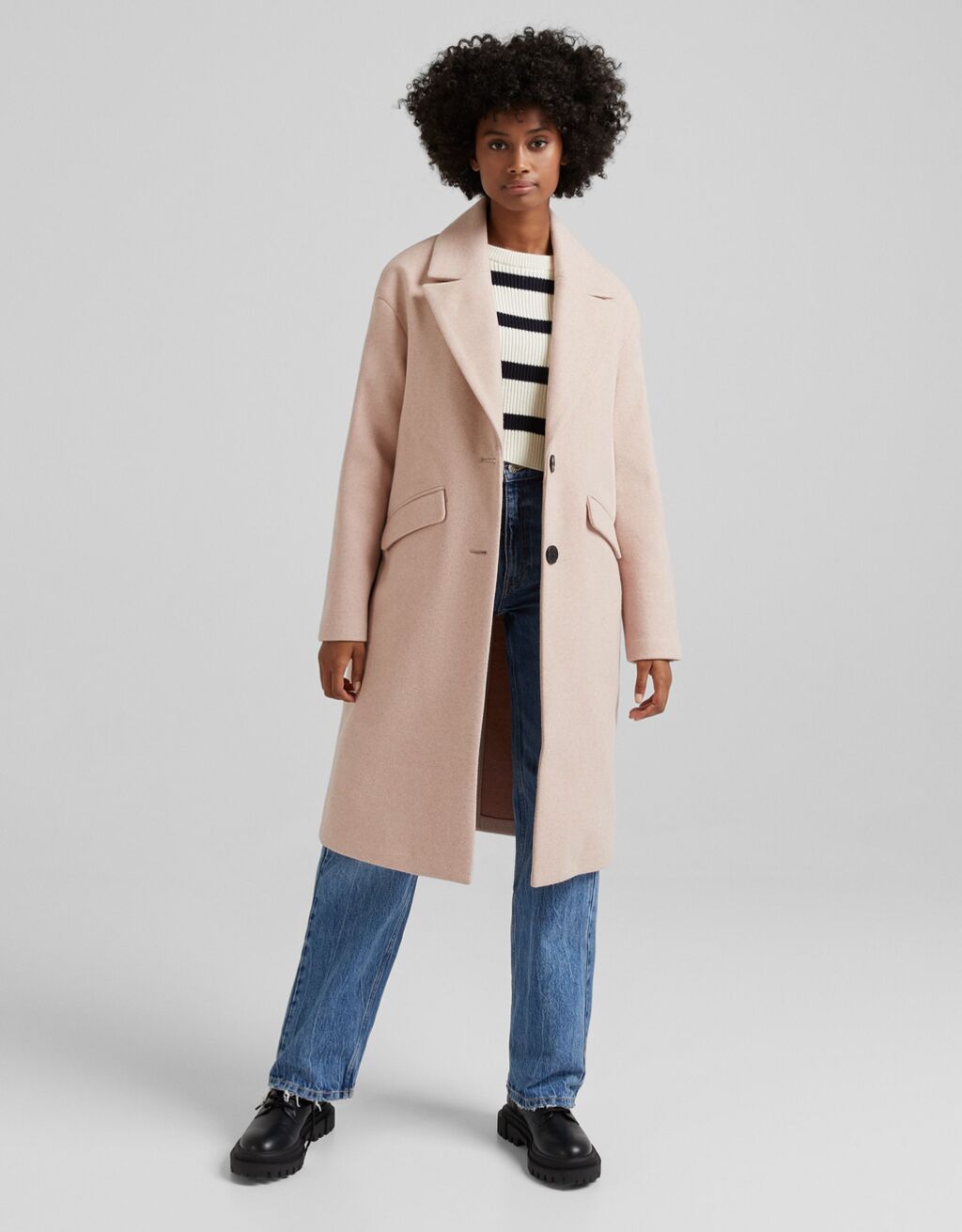 abrigo rosa bershka