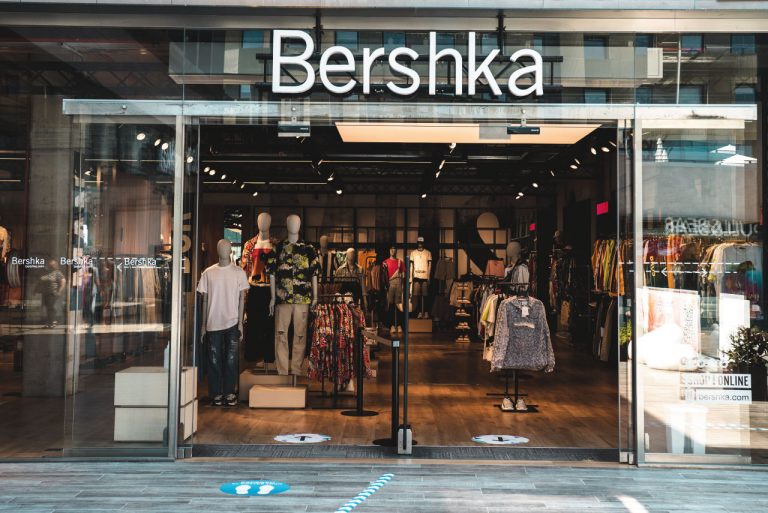 Cómodo y precioso: el jersey de Bershka que arrasa en ventas