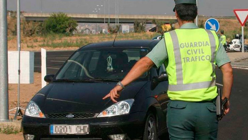Invierno en la carretera: descubre las multas destacadas de la DGT, ¡Precaución y conocimiento vital! 3 Moncloa DGT: las multas que pueden ponerte, aunque no muevas el coche