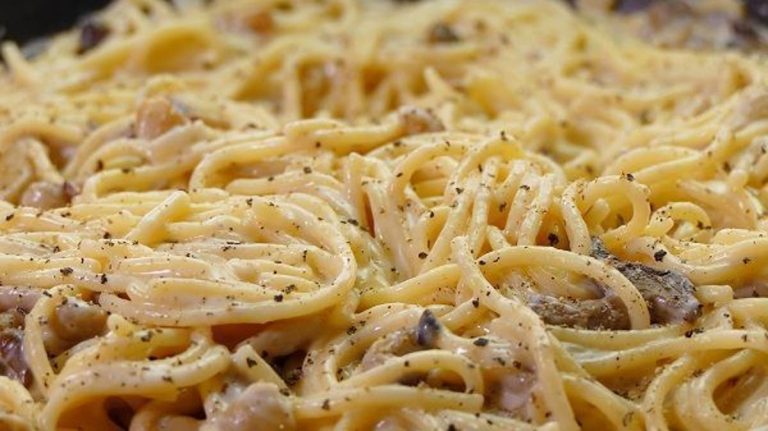 Espaguetis con salsa de setas: la receta más fácil para coronarte