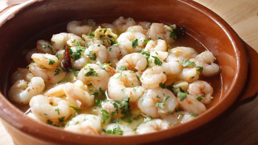 servir gambas al ajillo