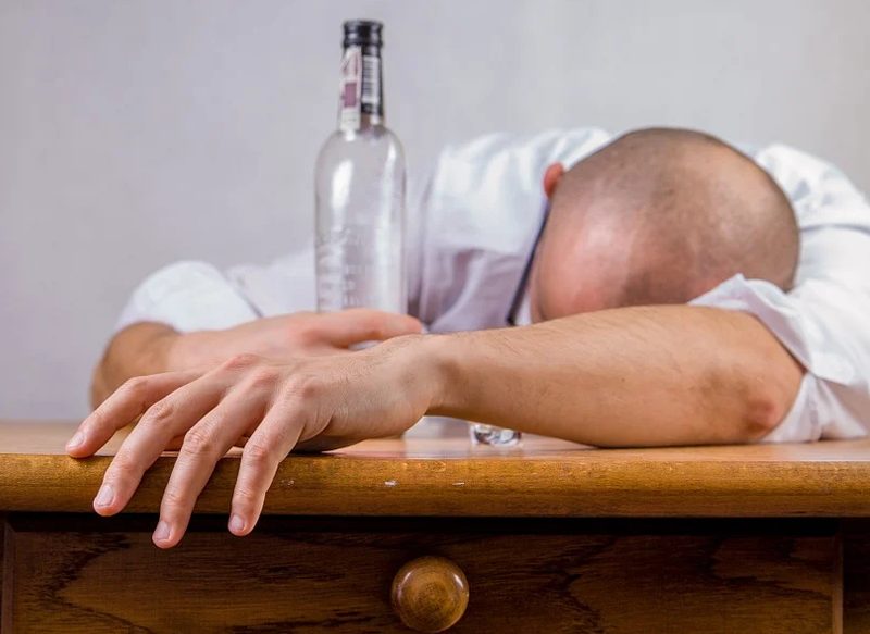 LA FORMA DE BEBER TAMBIÉN INFLUYE EN LA RESACA