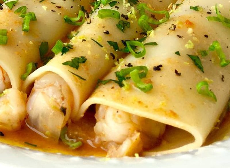 CÓMO ACOMPAÑAR LOS CANELONES DE MARISCO ESTA NAVIDAD