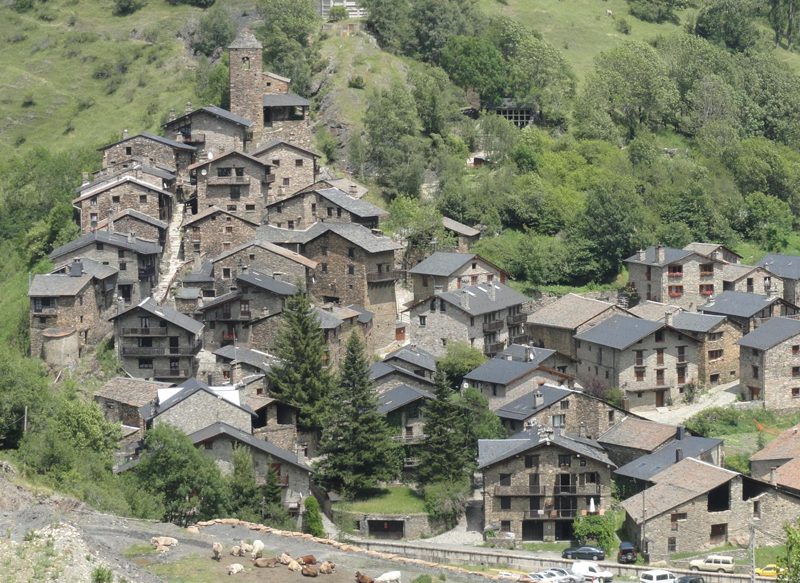 El pueblo de España al que solo puedes entrar desde el extranjero