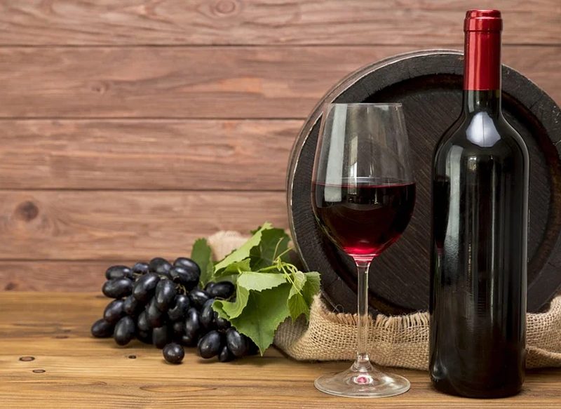 EL VINO TINTO EMBOTELLADO TIENE MAYOR DURACIÓN