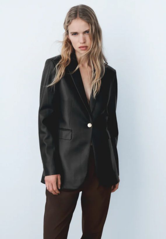 blazer negra efecto piel zara