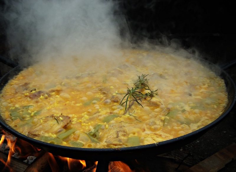 Paella: los dos tipos de carne y verdura que debes usar
