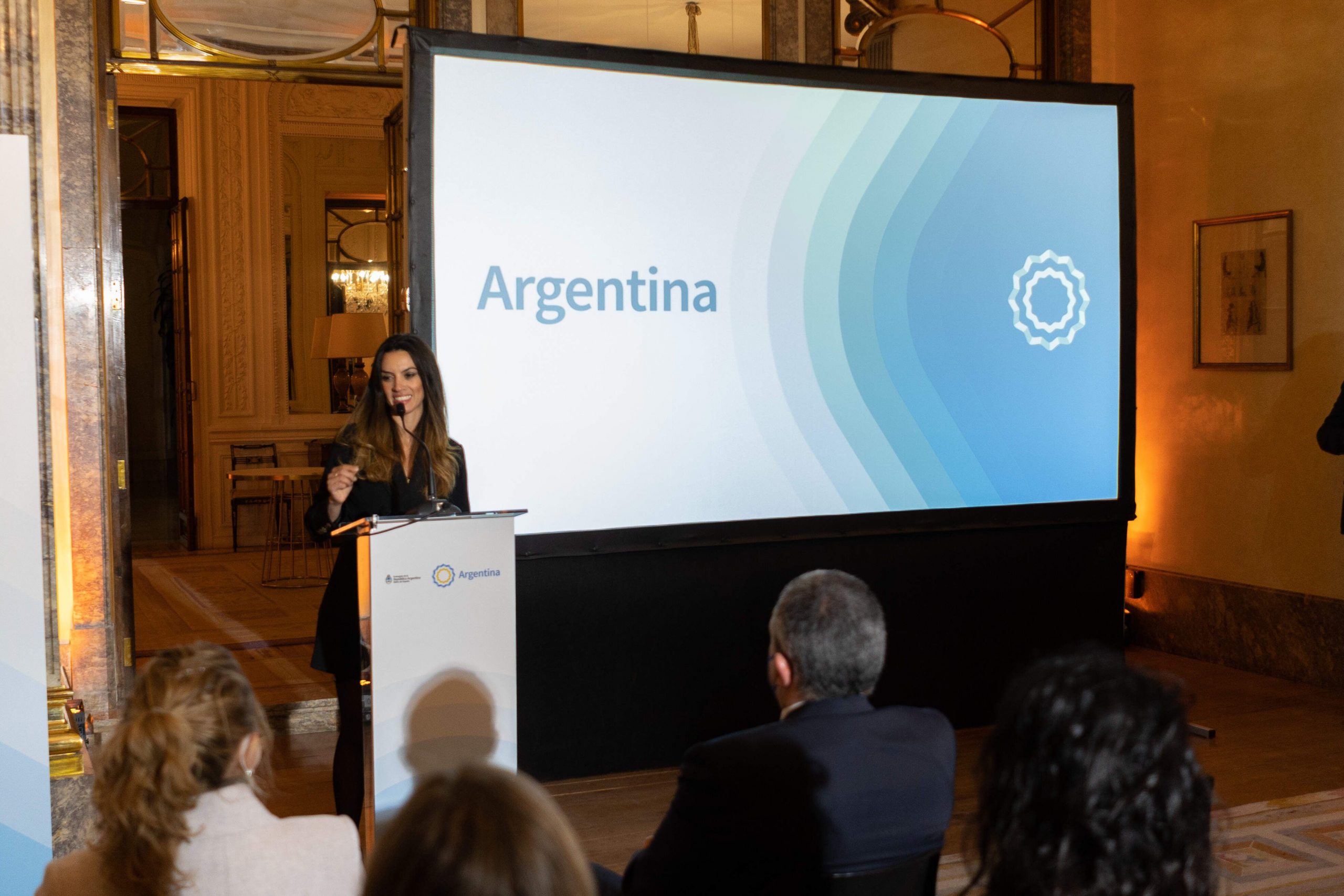 1643189236 La Dra. Yanina Mart nez en un momento de la presentaci n de Marca Pa s Argentina scaled Moncloa