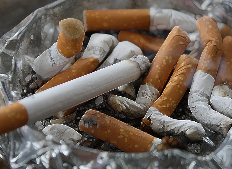 ¿Me puedo contagiar con el humo del tabaco en una terraza?