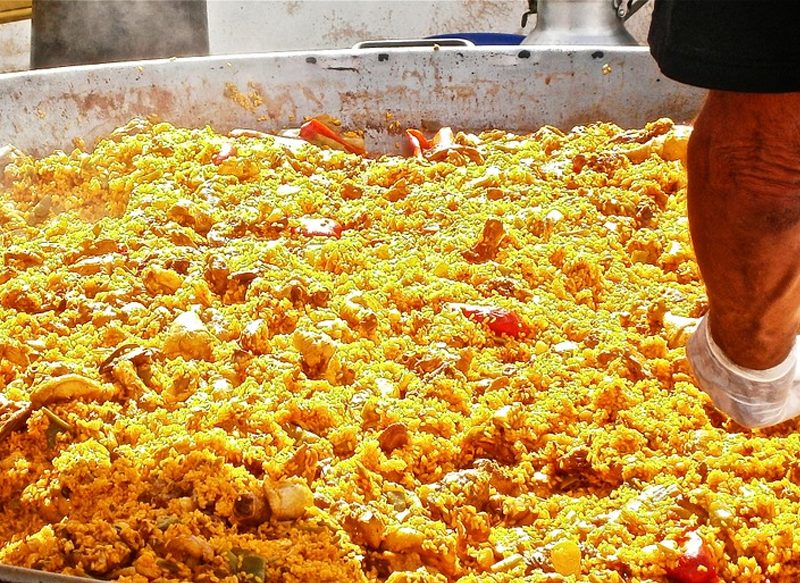 CÓMO SE PREPARA LA PAELLA