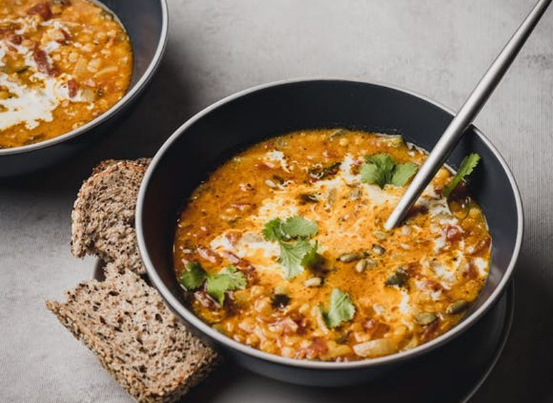 CÓMO PREPARAR UNA SOPA CASTELLANA O UNA SOPA DE AJO