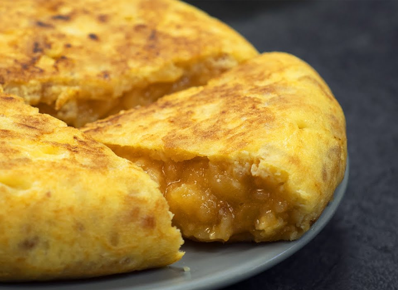 El secreto de Dani García para hacer una tortilla de patatas jugosa