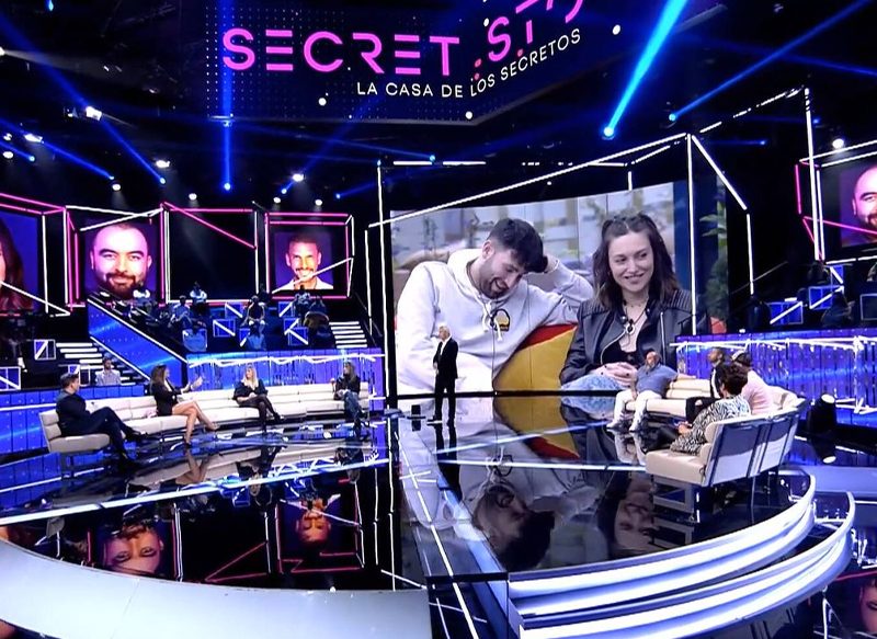 CRITICAS AL HERMANO DE CORA (SECRET STORY) POR SU ACTITUD EN LOS PLATÓS