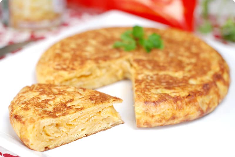 Tortilla de patatas: cómo hacerla con patatas de bolsa en cinco minutos